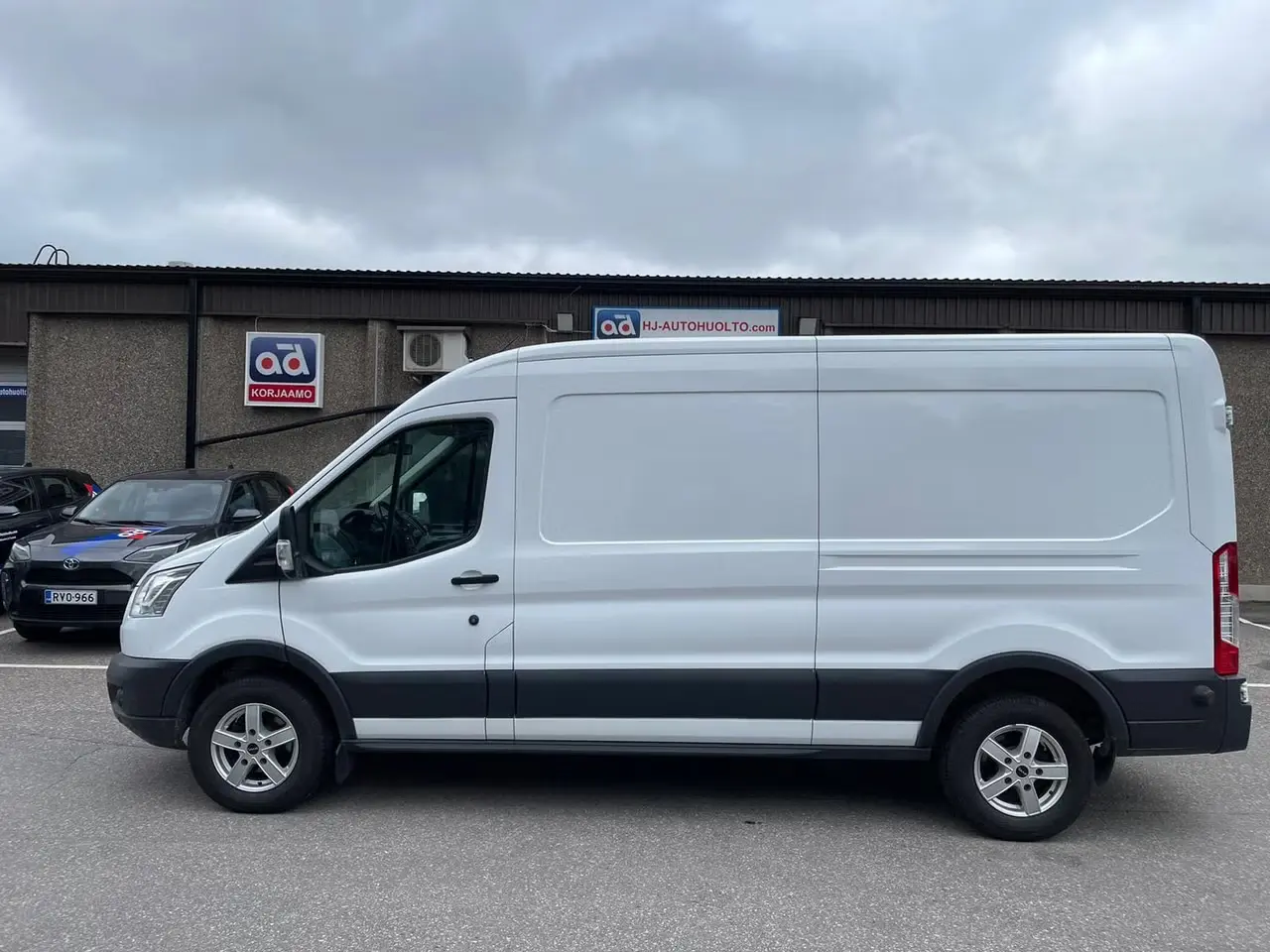 Vuokrataan pakettiauto